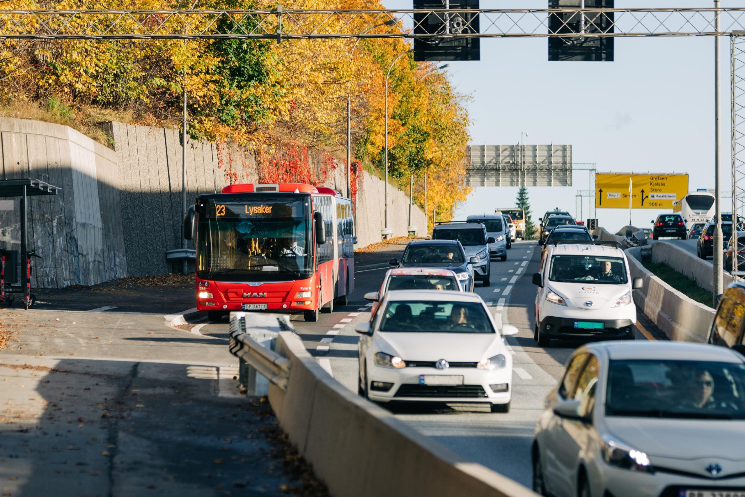 Ruter city bus driving on a busy road.